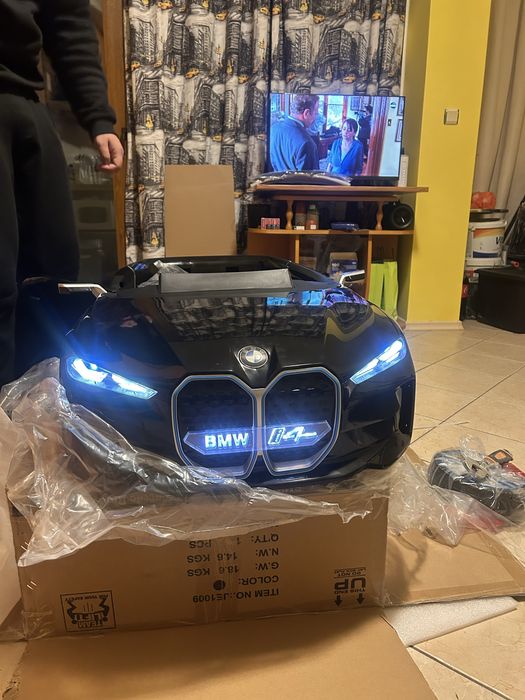 Детска количка BMW i4