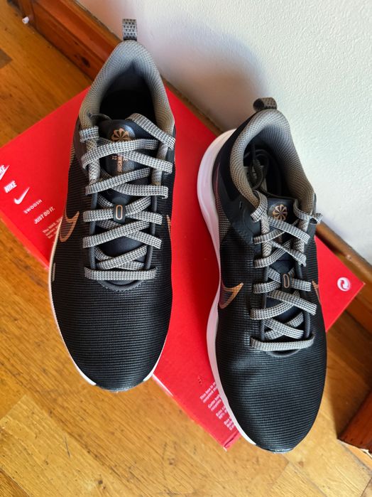 Опушен сив металик маратонки на Найк, W Nike Downshifter 12