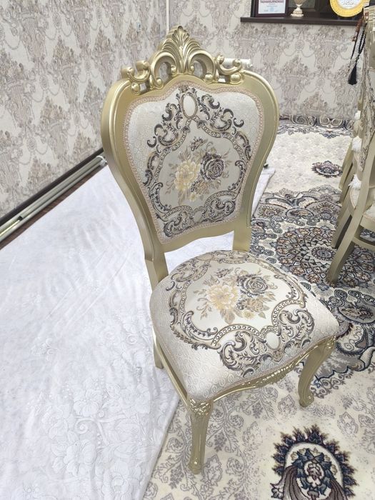 12 kishilik stol va stull sotiladi