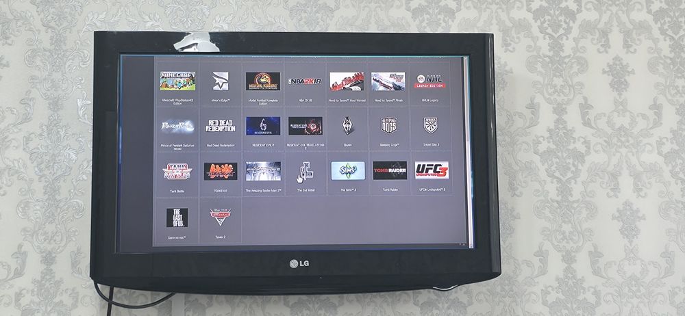 Продам прошитую Playstation 3 slim