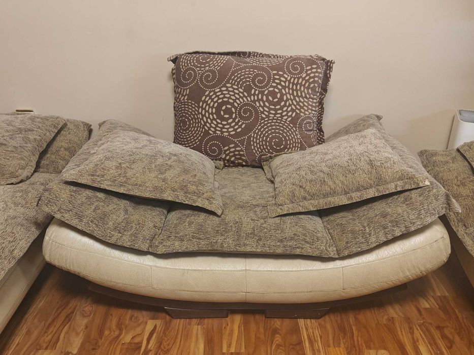 Холова гарнитура с маса