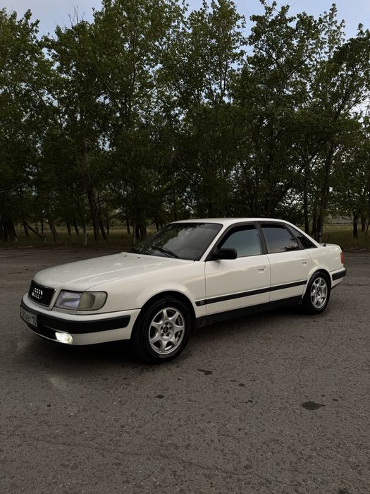 Продаю ауди 100 в хорошем состояний