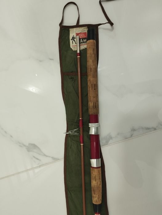 Ретро спининг въдица DAM