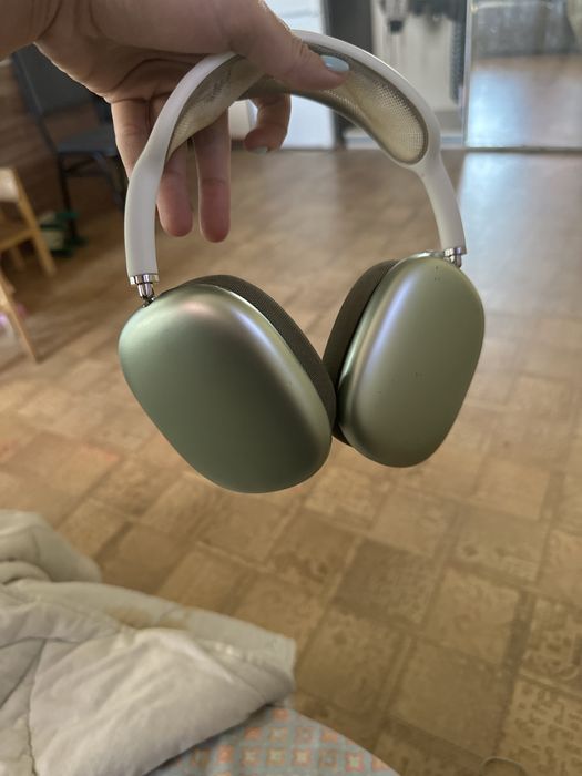 Apple airpods max green