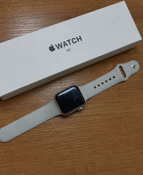 Продам Apple Watch se2