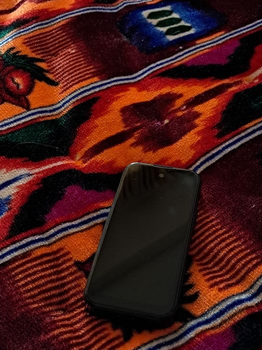 Iphone 17 pro max mini holati ideal srochno sotiladi