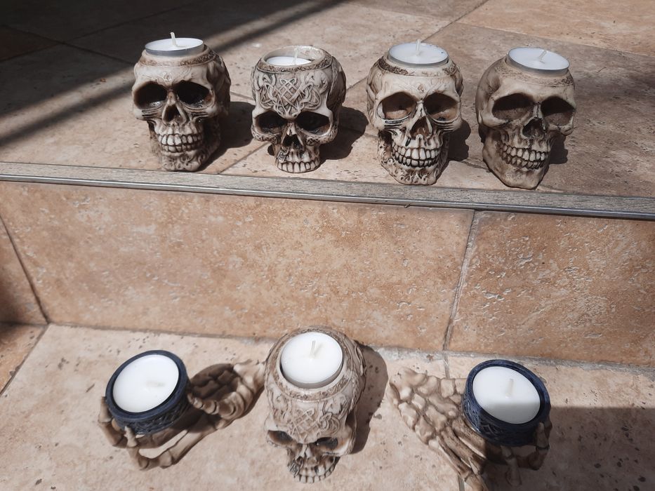 Suport lumanari craniu , schelet