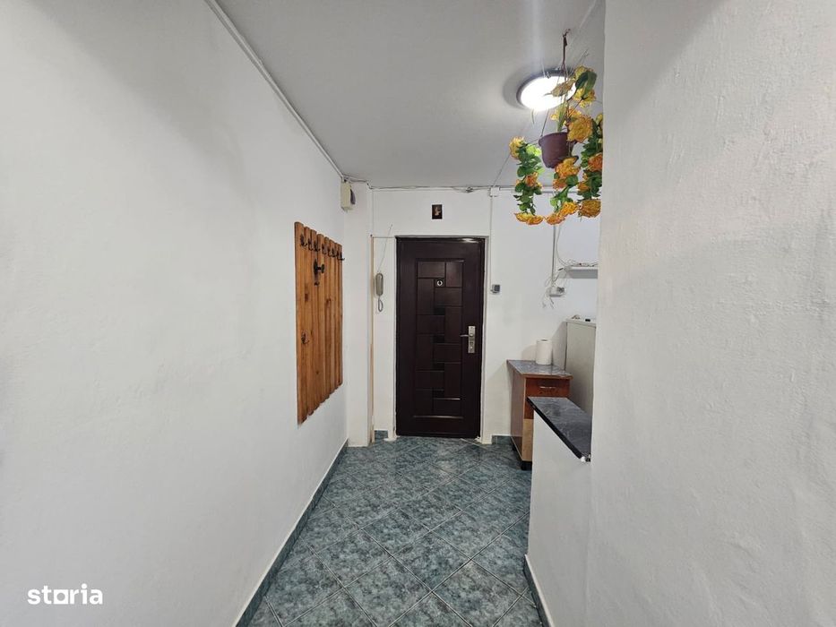 De vânzare apartament cu 2 camere, decomandat, Crisului, etaj 3