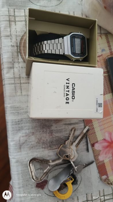 Vând ceas electronic casio la 250 de lei negociabil