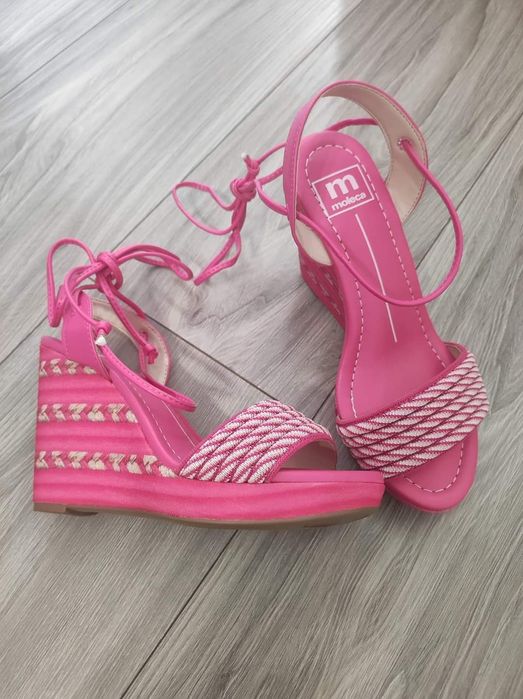 Sandale noi cu platforma Nr 36