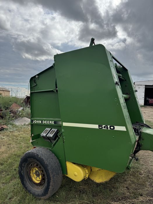 Продам пресс подборщик John Deere