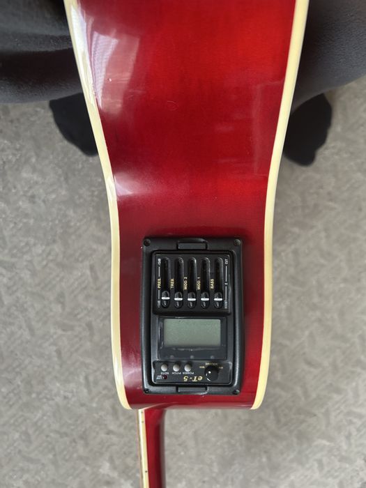 Электро акустическа гитара