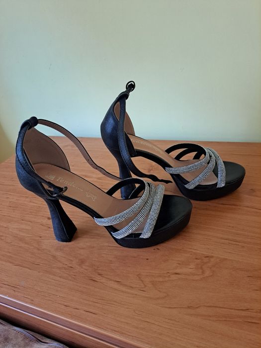 Сандали официални.