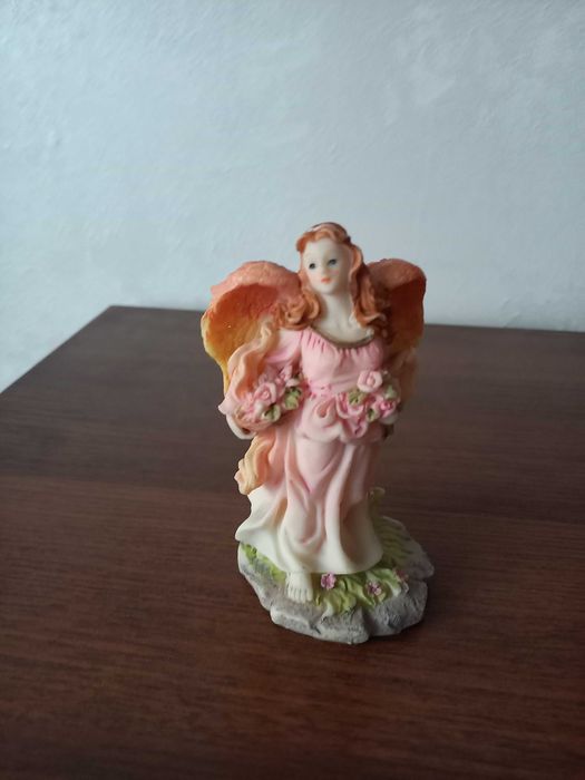 Продам статуэтки: ангелы, барс.