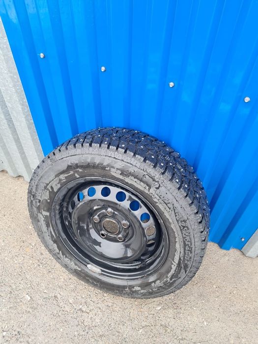 Продам зимние шины с дисками 195/65/R16