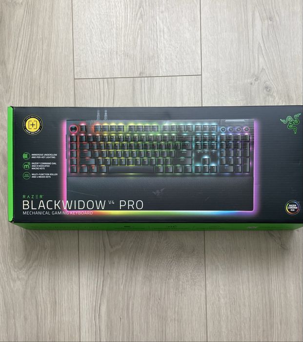Razer BlackWidow V4 Pro - noua, sigilata