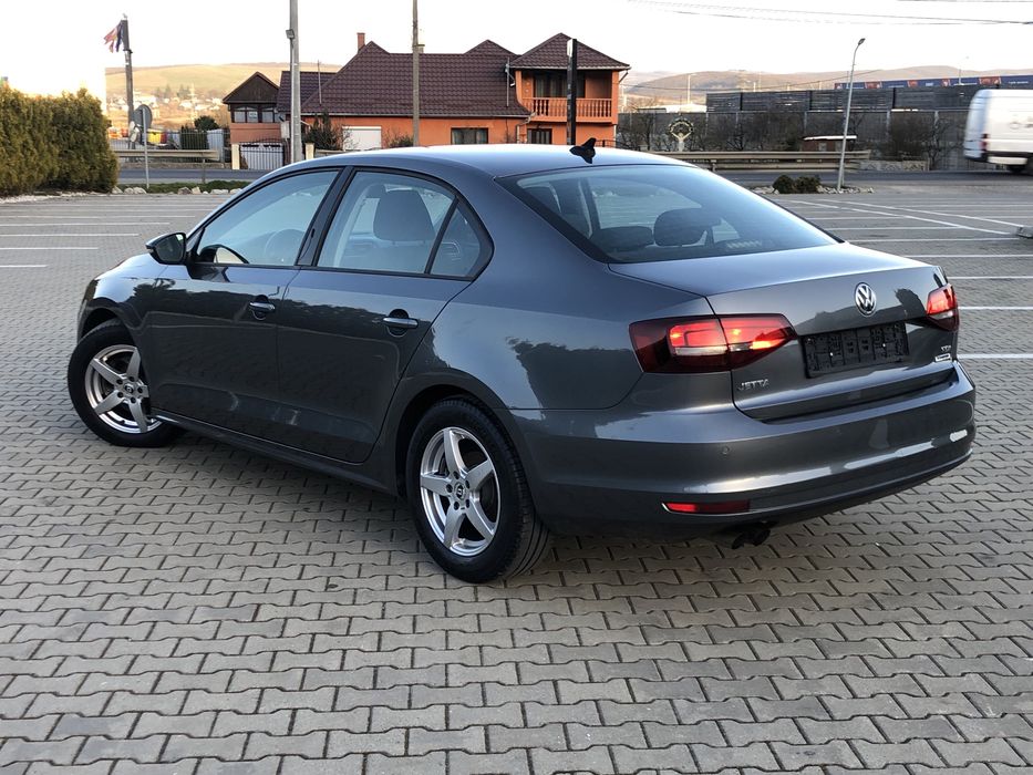 VW Jetta an fabricatie 12/2016 motor 2.0 tdi 110cp navigatie parktronic  comenzi volan jante euro 6