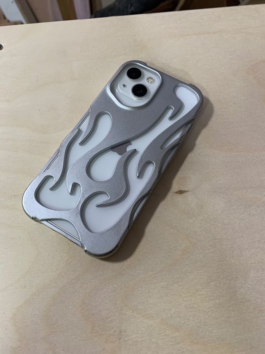 продам IPhone 13
