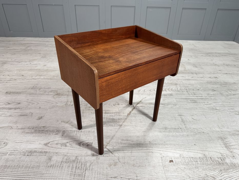 Винтидж нощно шкафче Д1146