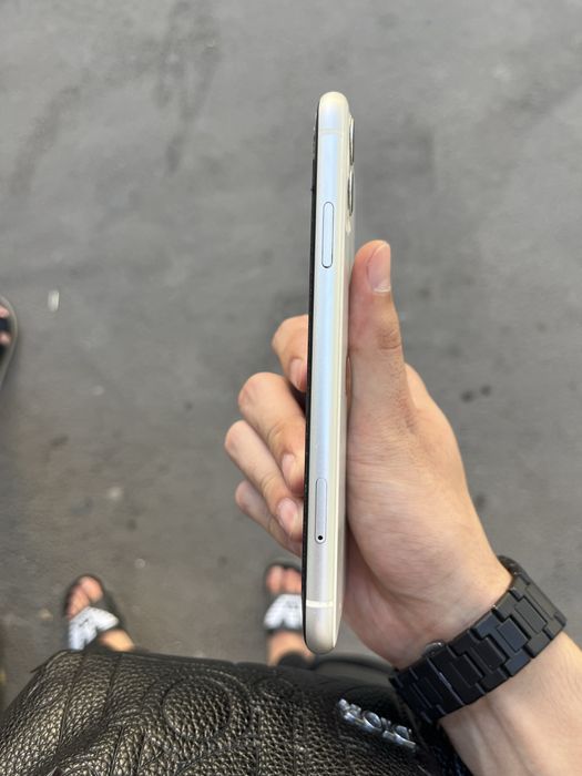 iPhone 11 белыйй