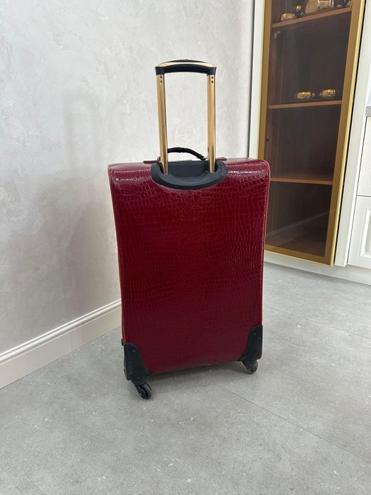 Кожаный чемодан новый