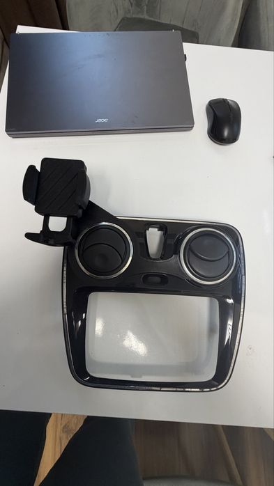 Стойка за телефон дачия лоджи и докер dacia lodgy dockee