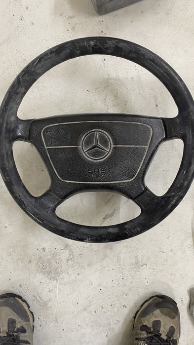 Продам запчачти на мерседес 124