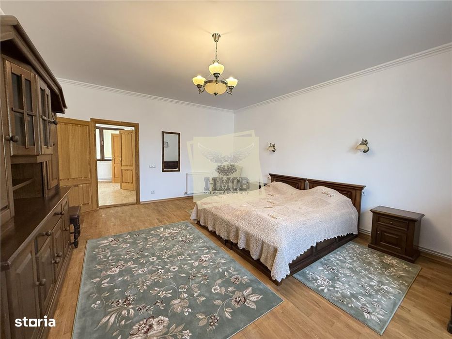 Casa ultracentrala complet renovata 6 camere 3 bai Cisnadioara