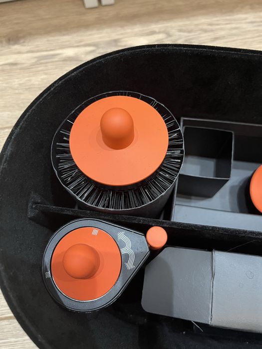 Фен dyson airwrap продам!!