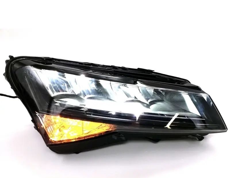 Skoda Superb фарове