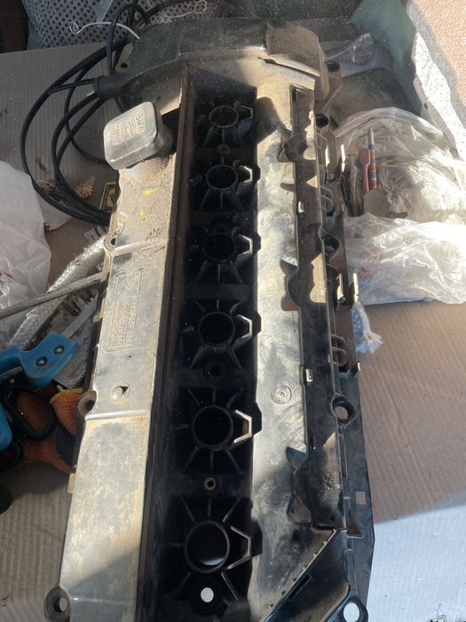 Продам крышку клапанов м54