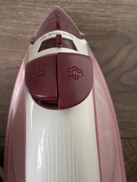 Парна ютия  Philips EasySpeed 2100W верикална и хоризонтална пара