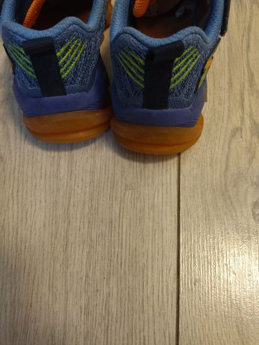 Светещи маратонки Skechers ,ботуши Geox, кецове Converse,кецове Guess