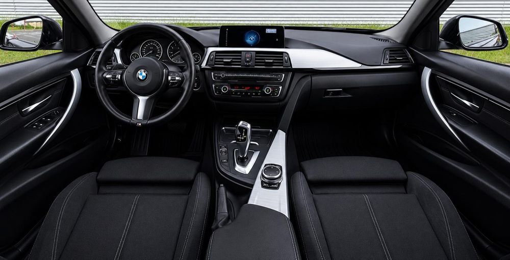 Vand BMW Seria 3 F30 2.0D 2014 inmatriculata Pachet M navi mare posibilitate rate / leasing / finantare urgent