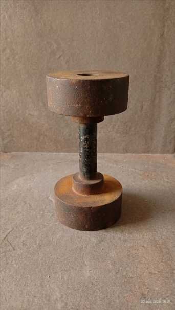 Ganteră metalică masivă, model vechi – solidă
