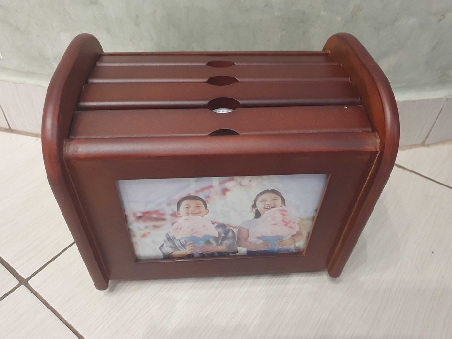 Албум за снимки в дървена кутия