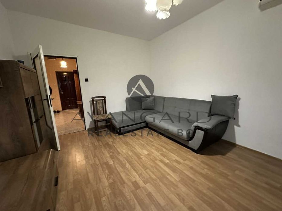 Продава се Тристаен апартамент в Пловдив, Център - 72 кв.м за 2081 €/кв.м - Снимка #2