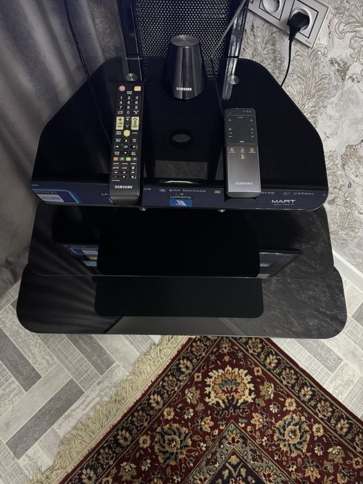 Продам смарт телевизор Самсунг.