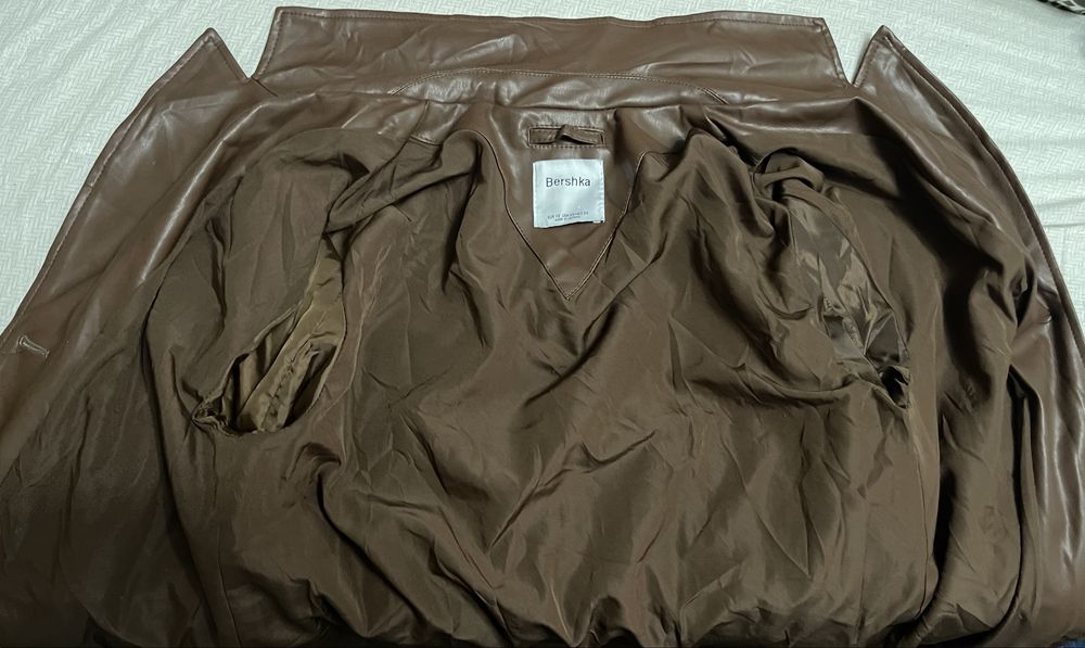 Trench/ jacheta imitatie de piele Bershka ( XS )