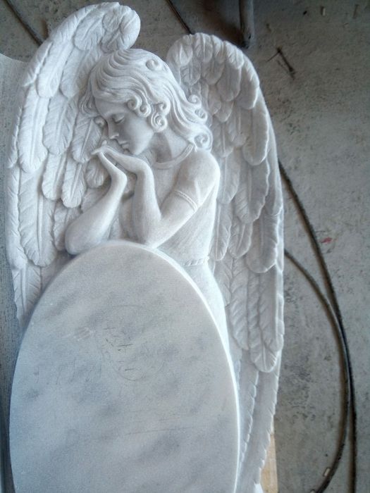 Placari morminte, cruci monumente funerare granit marmura restaurari