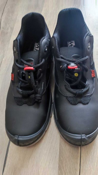 Продавам мъжки работни обувки MTS