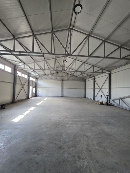 Inchiriez hala 240 mp, 1000 euro