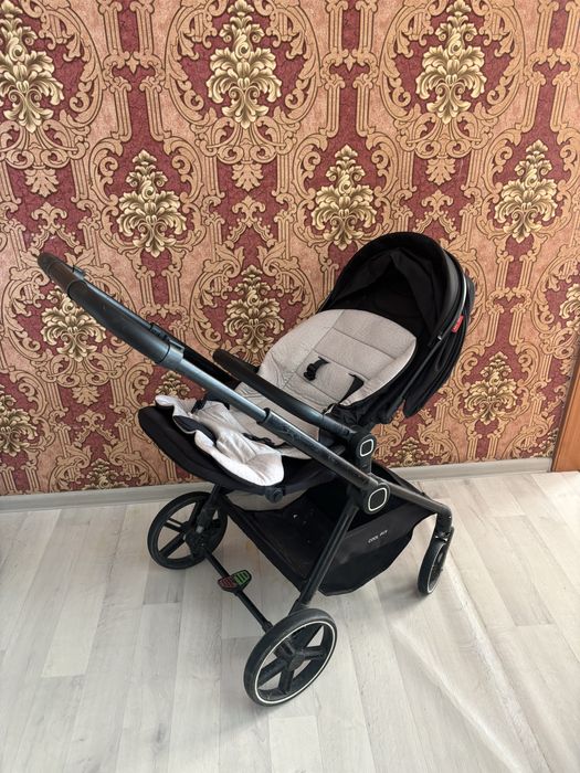 Продам коляску легкая ,
