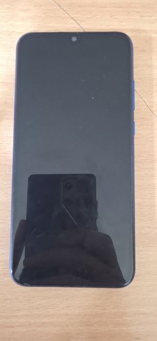 HONOR 10i в синем цвете.