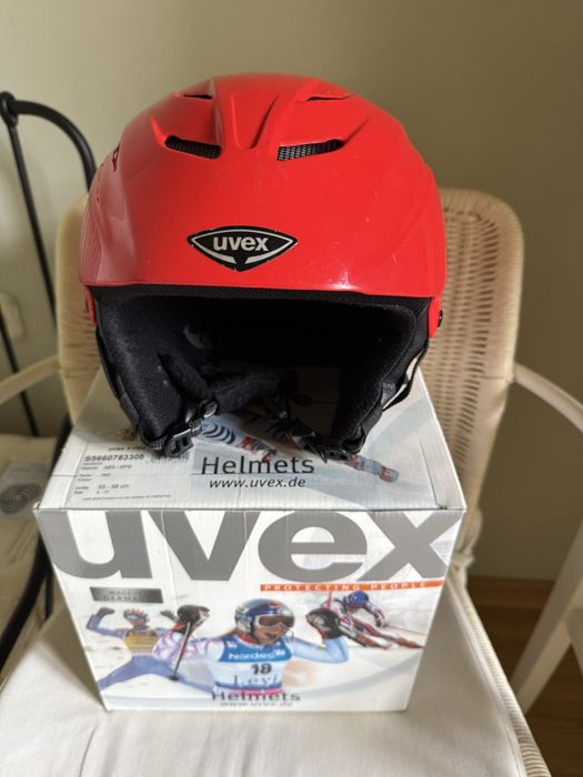 Ски каска Uvex с подарък очила за ски Carrera