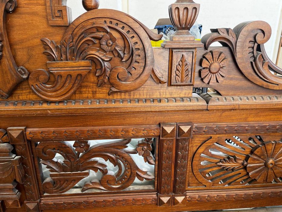 Продам топчан ручной работы ОРЕХ