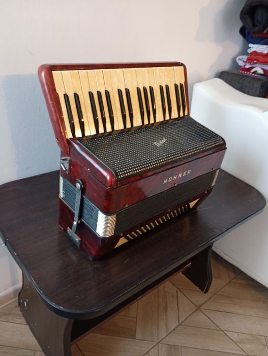 Hohner 80 bași sitā