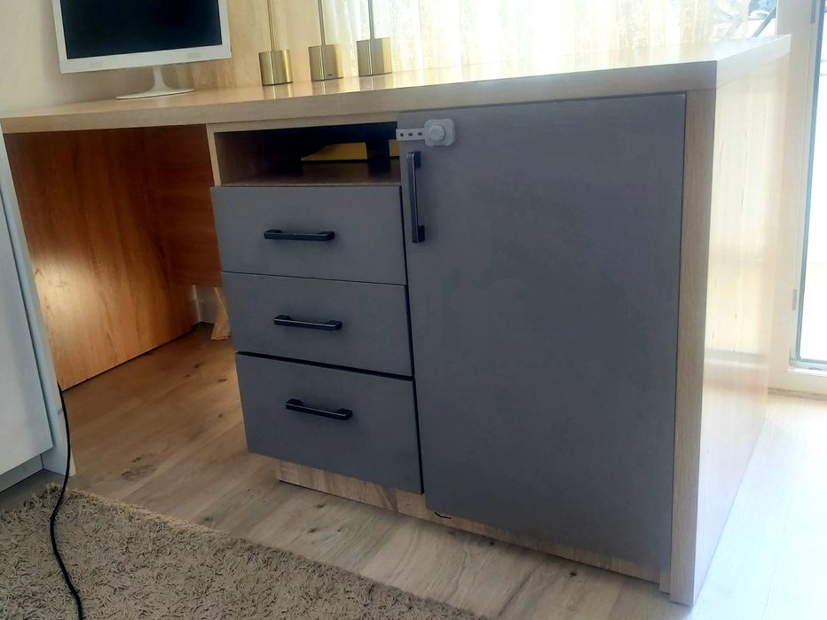 Продаю компьтерный стол