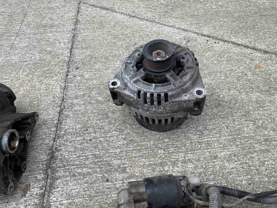 Мерцедес Е класа 2.8 бензин 4X4 Преден деферинциял ,стсртер,динамо,