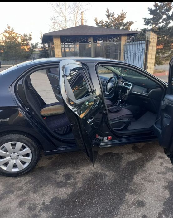 Продам машину Peugeot 301